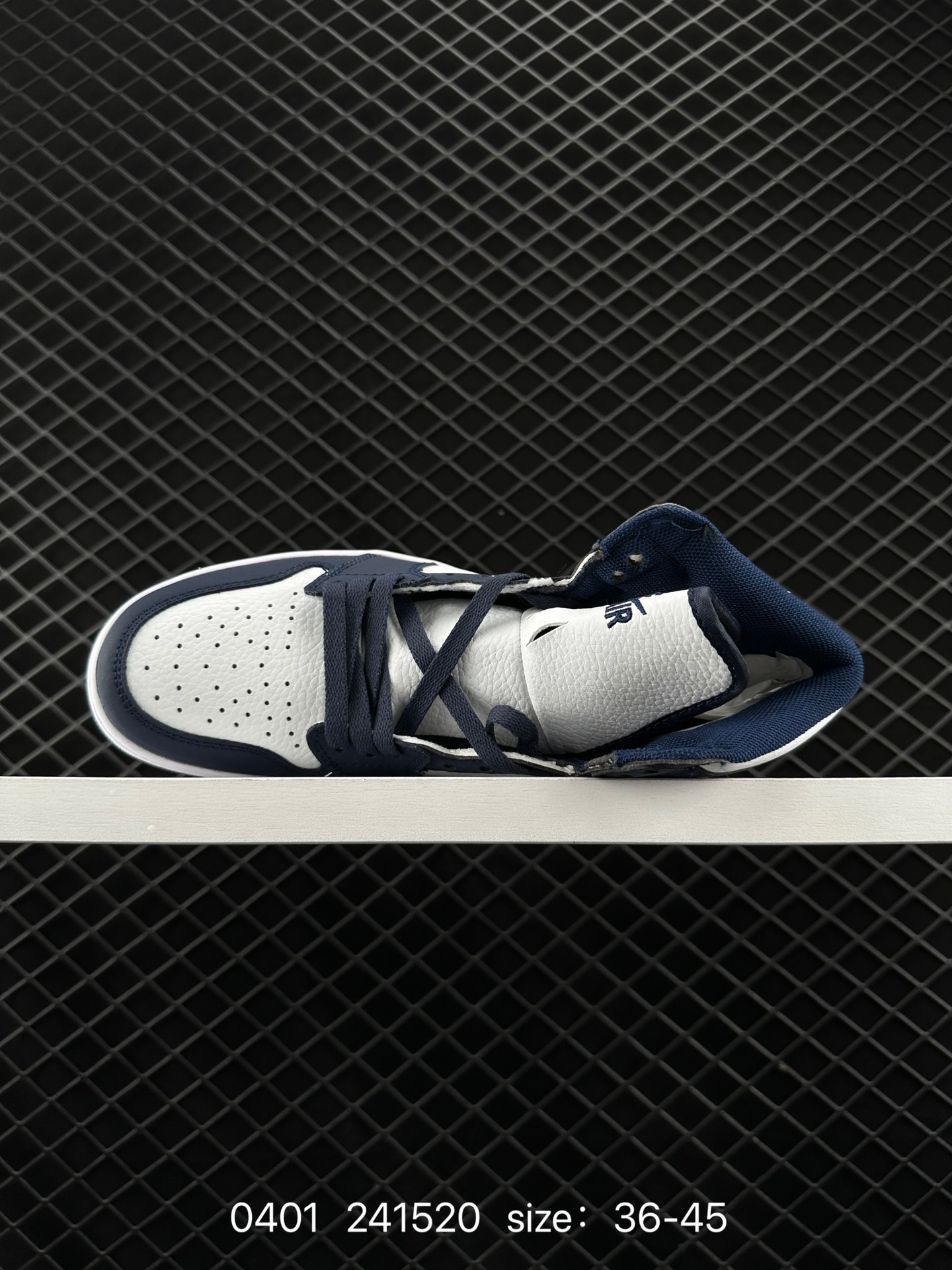 （NIKE）AIR JORDAN 1 MID